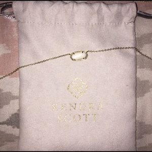 White Kendra scott necklace